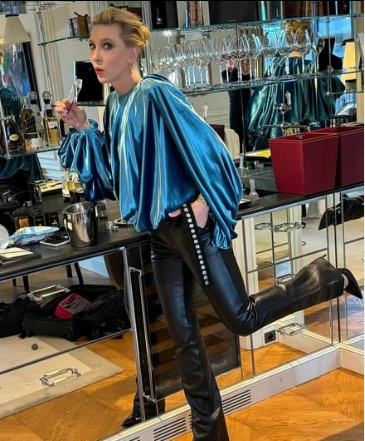 На Неделе моды в Париже актриса Кейт Бланшетт продемонстрировала нестандартный подход к сочетанию одежды, явившись на показ Louis Vuitton в эффектном образе, сочетающем элементы уличного стиля и...-1-3