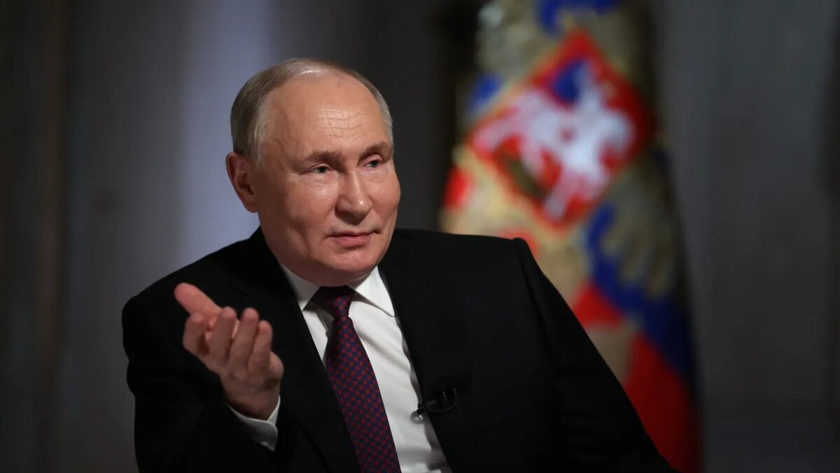    Президент России Владимир Путин дает интервью Дмитрию Киселеву.