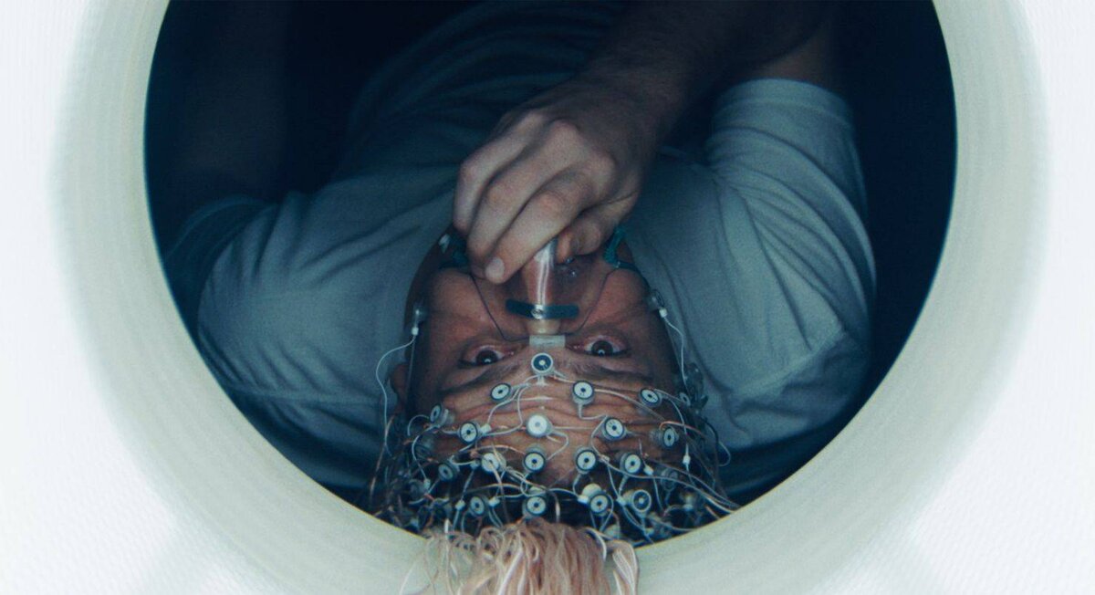 Netflix. 2017 год. 1 час 50 минут. КиноПоиск: 6.2. KinoOrel - 73/100. Фантастика, триллер, драма. Режиссёр: #Чарли Макдауэлл. В ролях: Джейсон Сигел, Руни Мара, Роберт Редфорд, Джесси Племонс.