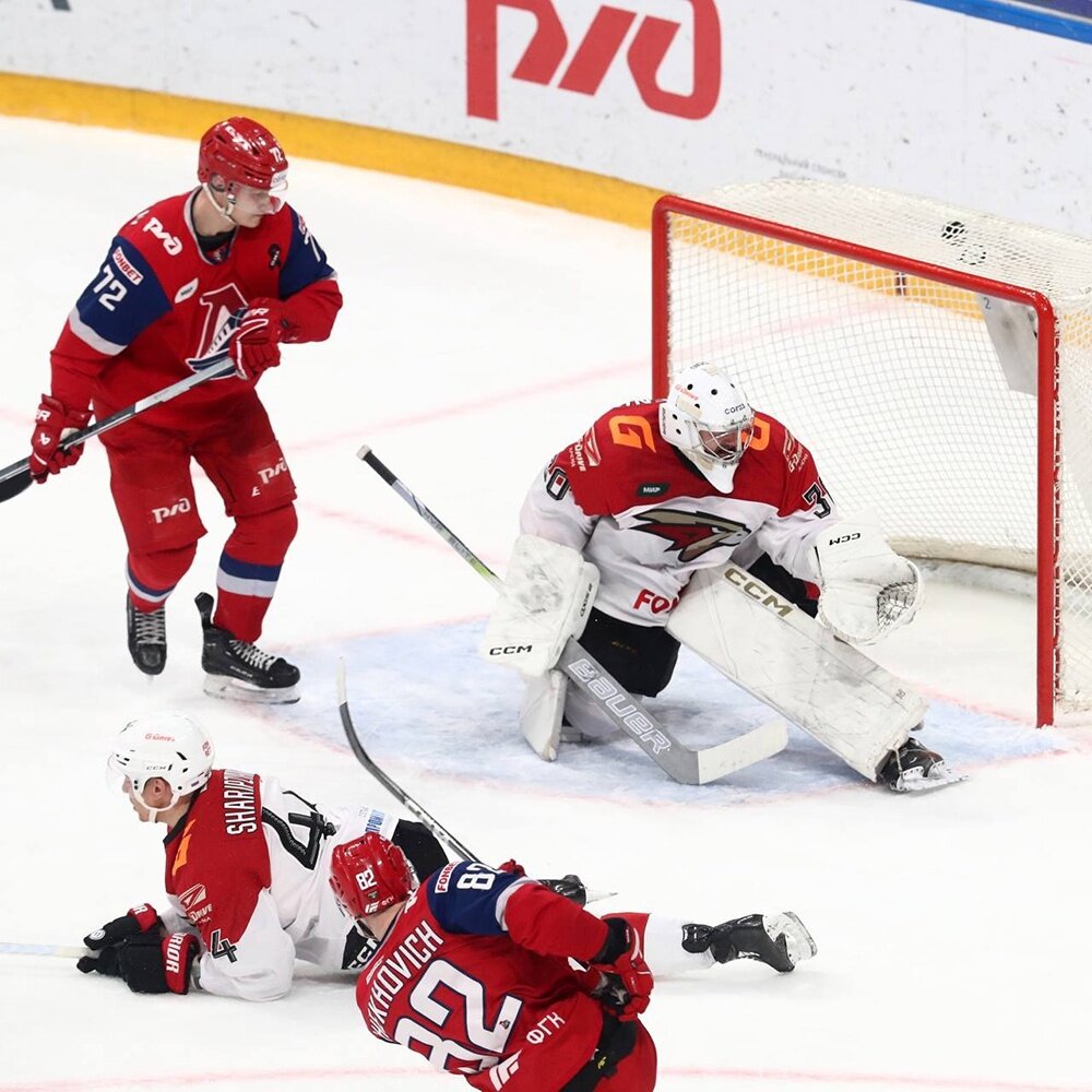    Противостояние "Авангарда" и "Локомотива" - одно из центральных в 1/4 финала Кубка Гагарина. / Фото: telegram/hclokomotiv_official
