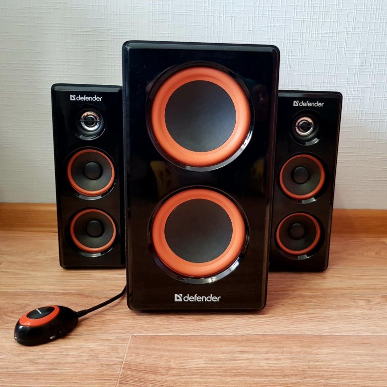 В таком варианте стереоколонки можно даже повесить на стену, а местоположение «саба» выбрать произвольно 