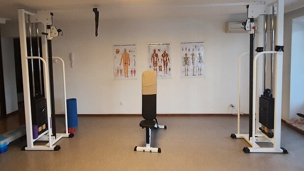 Грузо-блочный тренажер с двумя блоками ("Кроссовер").