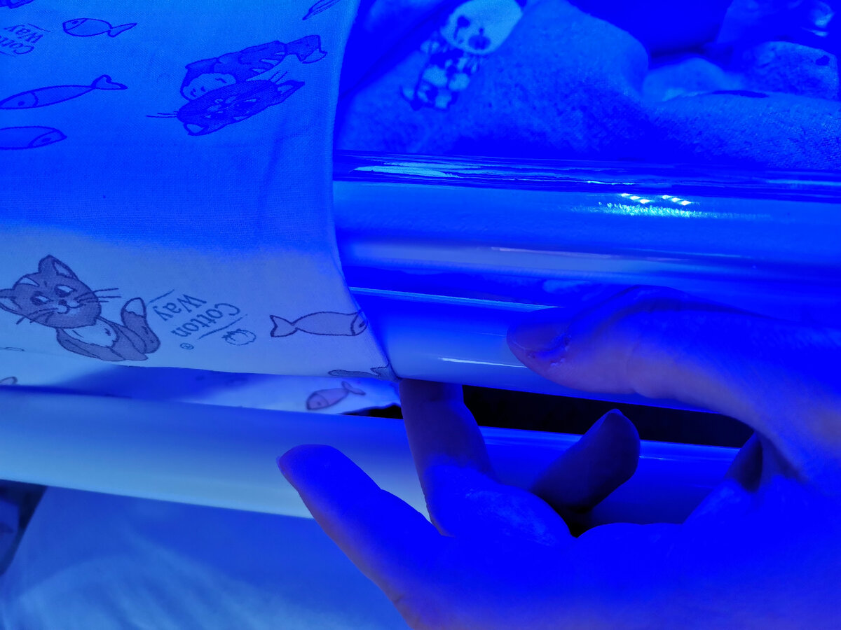 Просила мужа привести зажимы для бумаги, чтобы закрепить так пеленку!