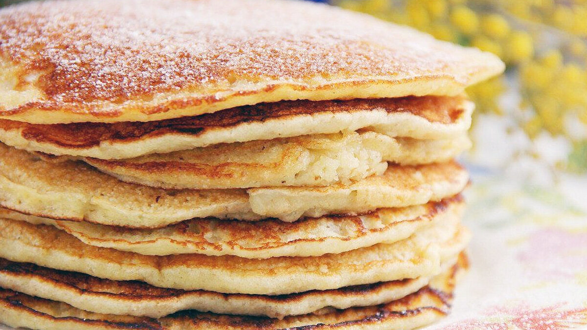 Блины дрожжевые на молоке. Блины получаются толстыми что делать. С виду клин, раскроешь блин. Блины получаются толстыми что делать. Блинчики фото.