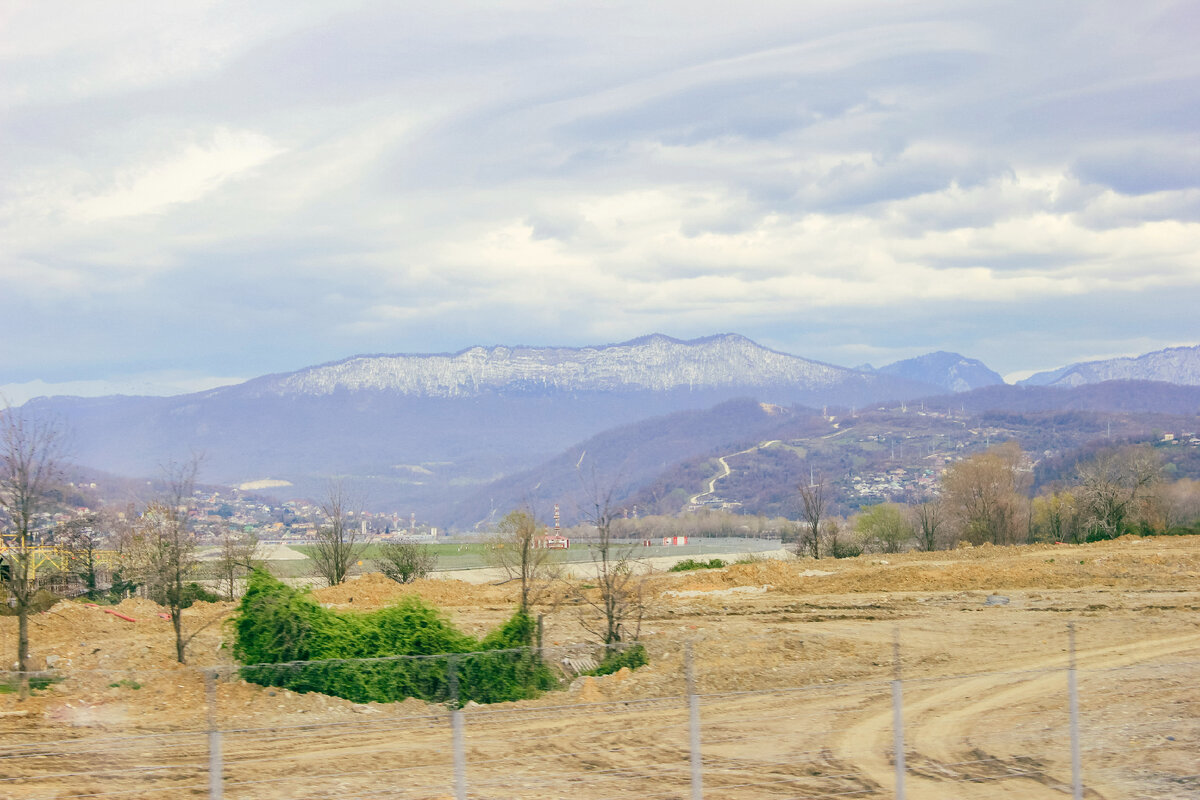 Горы Кавказа. Вид с Адлера. 