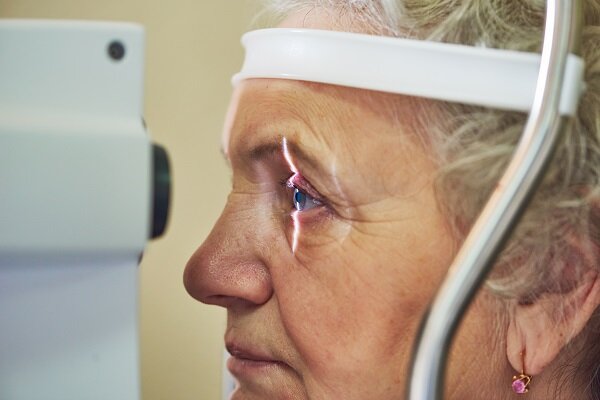 Как вы боретесь с заболеваниями глаз в пожилом возрасте и почему важно регулярно проходить осмотры, рассказывает доктор Шири Шульман, директор Института глаз и руководитель отделения офтальмологии...