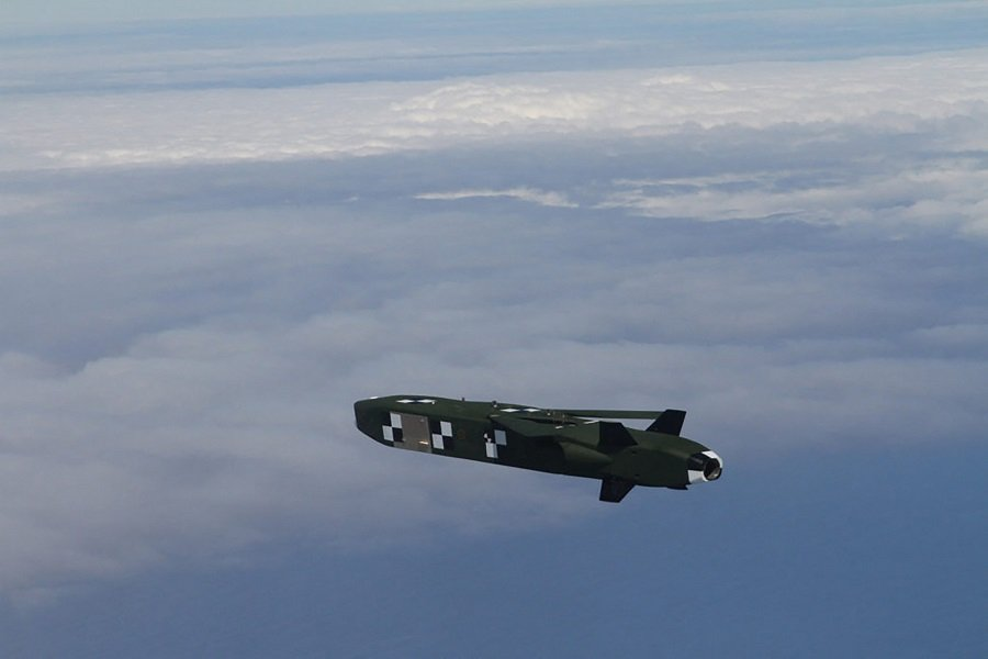 Авиационная крылатая ракета большой дальности Taurus KEPD-350 во время испытаний - Фото: ABACA/TASS