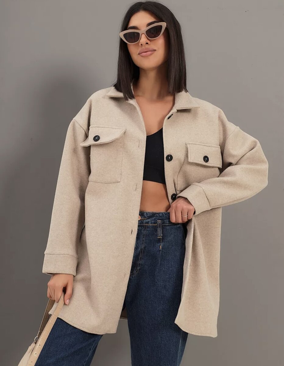 Пальто рубашка оверсайз из кашемира подарит вам уют и тепло. Кашемир из мягкой пряжи хорошо согревает при этом не создает ощущения тяжести. Короткое женское пальто - отличный вариант для демисезонного периода, в котором вы будете выглядеть стильно и чувствовать комфорт. Представлено в трех расцветках (черный, бежевый, голубой). Размеры от 42 до 48.