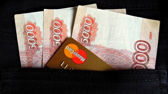     Выяснилось, кому обещают зарплату от 250 тысяч.