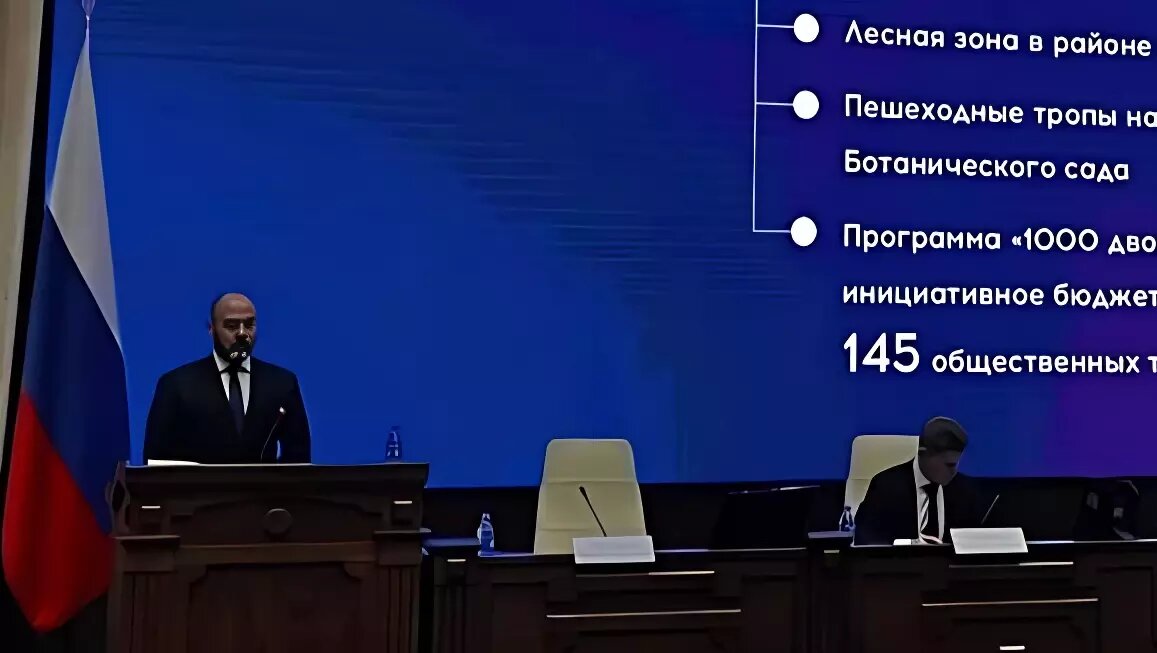     В рамках своего отчета Константин Шестаков отметил, что во Владивостоке удалось привести в порядок 35 общественных пространств за последние три года. Останавливаться на этом мэрия не планирует: в городе реконструируют еще несколько скверов и парков.