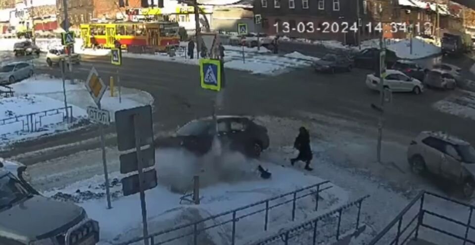    Момент ДТП на Красноармейском. Источник: кадр записи с камеры видеонаблюдения