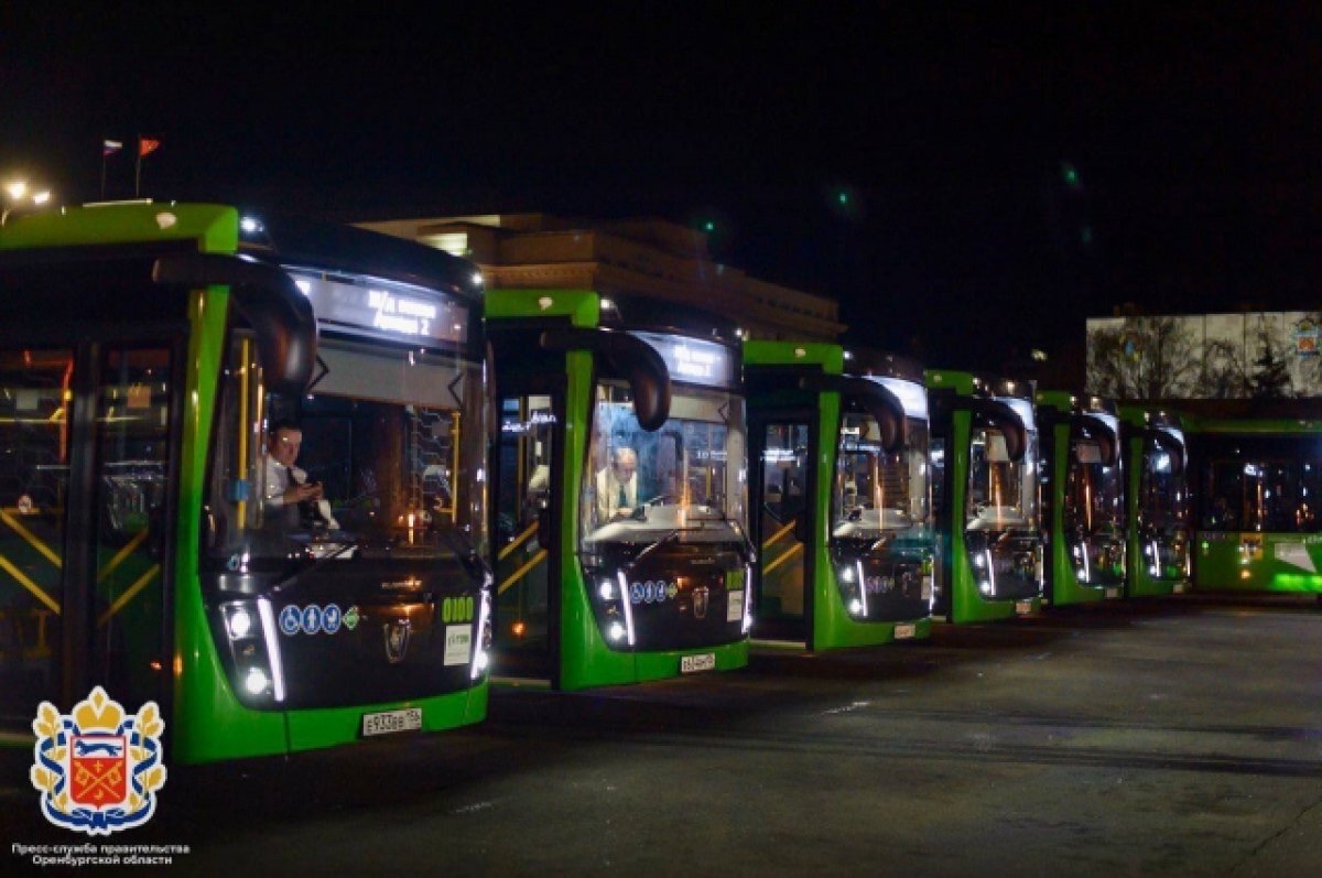    В Оренбурге водителей на автобусы пытаются заманить зарплатой в 100 тысяч рублей.