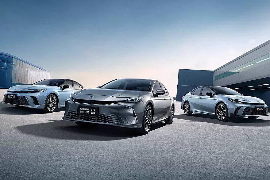 3 варианта оформления Toyota Camry 9-го поколения для китайского рынка – SE, LE, XLE 
