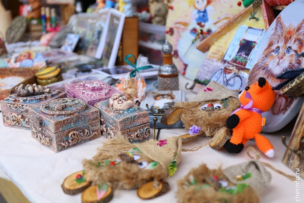    У каждого участка с 15 по 17 марта будут продавать выпечку, горячий чай и кофе. Свою продукцию привезут ремесленники, городские предприятия и организации