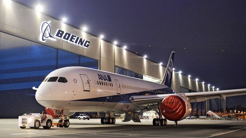Кризис для компании "Боинг": инженер Boeing погиб, возникают скандалы и проверки.