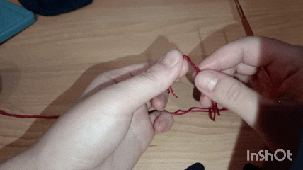 Процесс вязания верёвочки