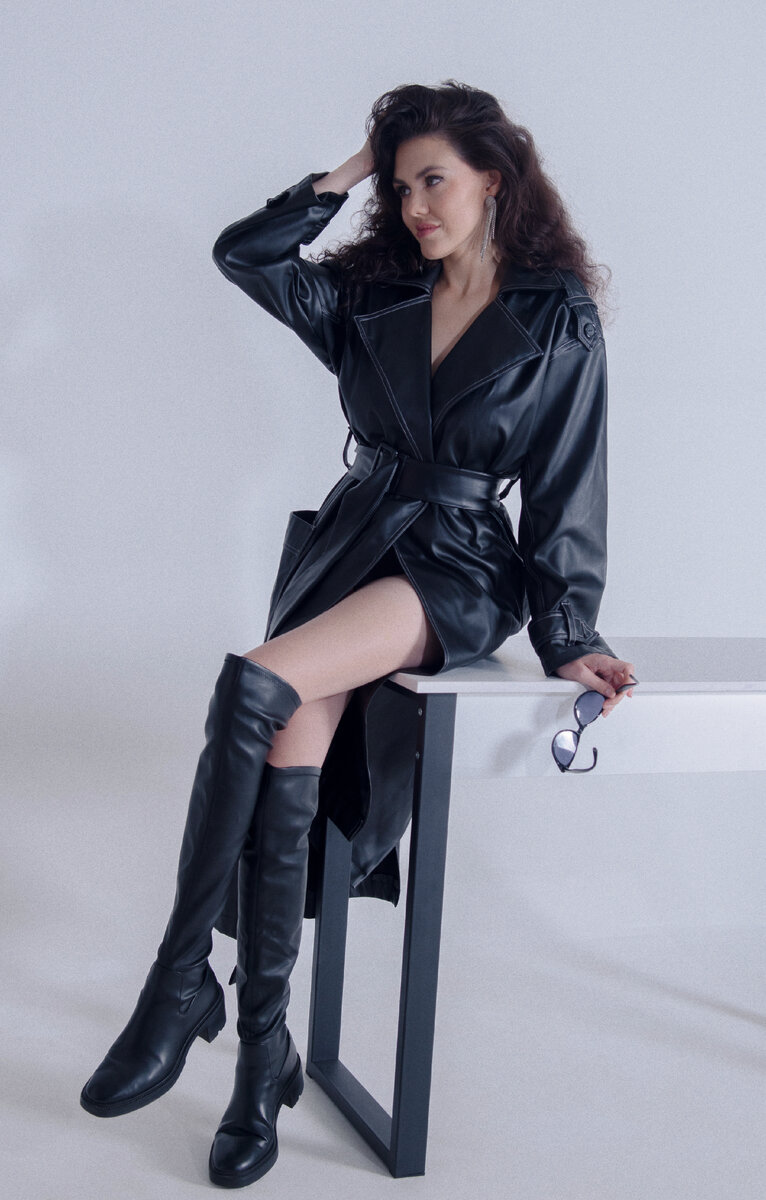 На модели тренчкот Стелла. 