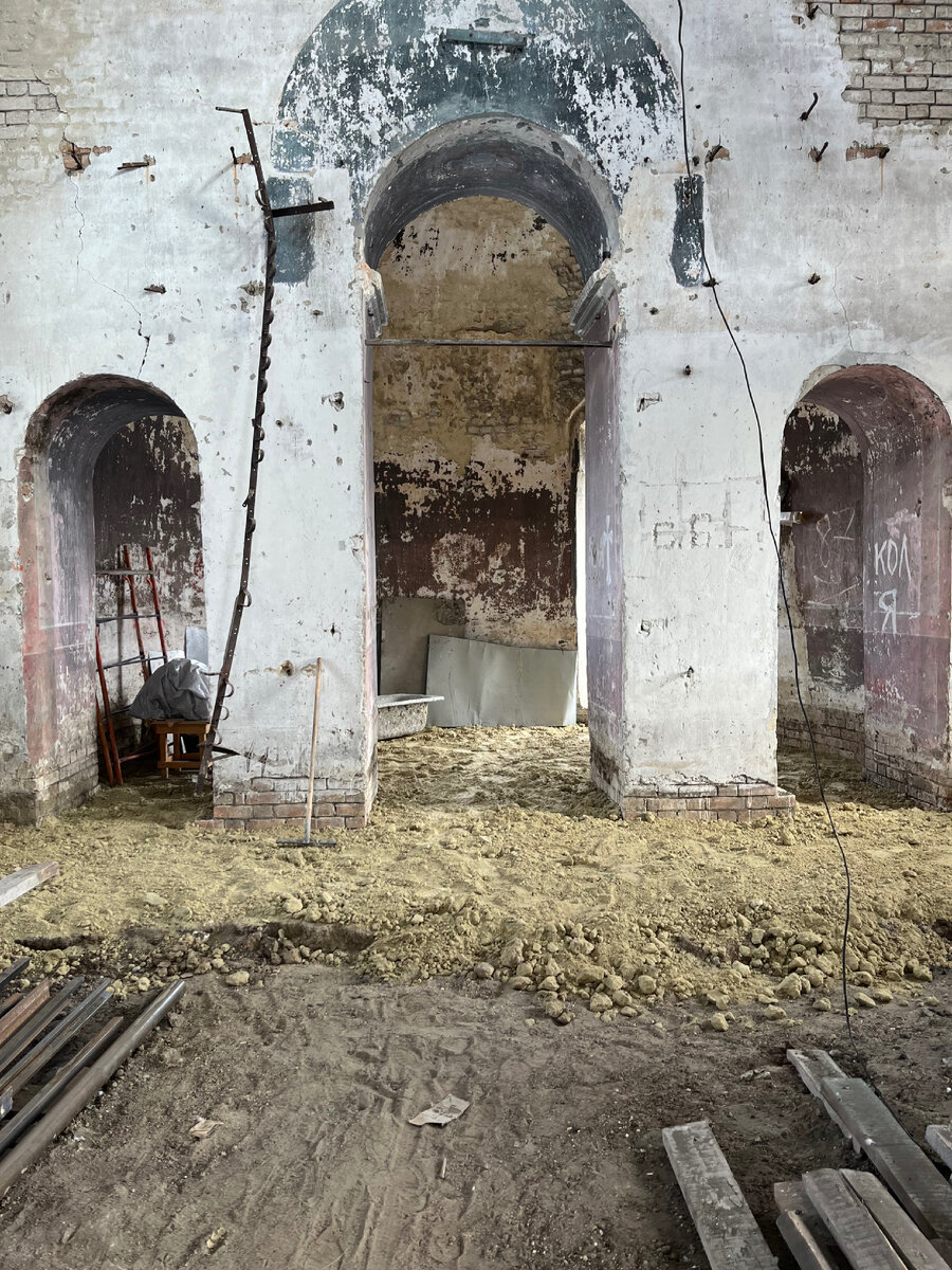 Алтарная часть храма