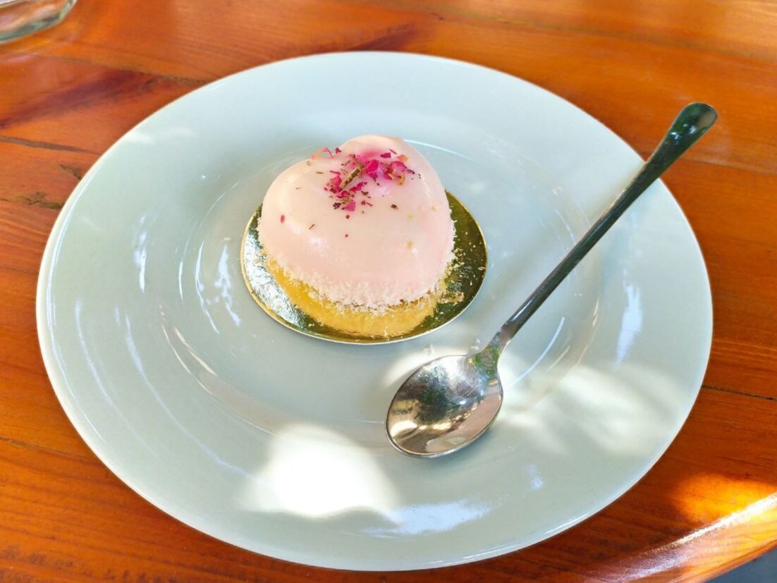 Десерт в кафе показал моей подруге, насколько жадный кавалер ей попался