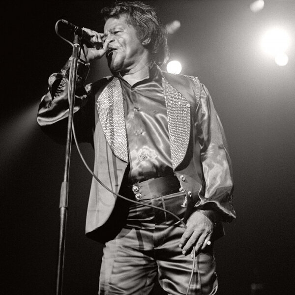    Джеймс Браун на выступлении в 1998 году