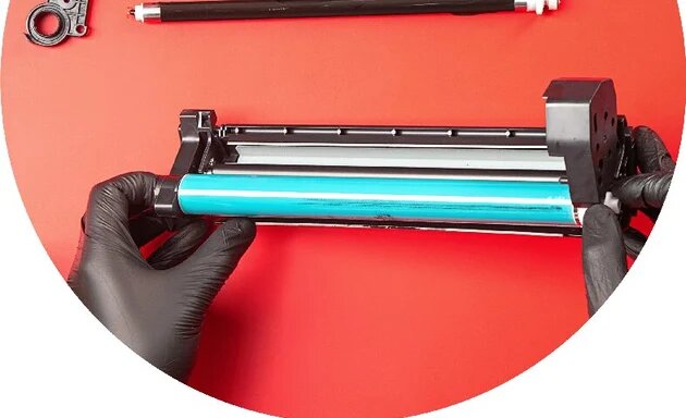 Поиск качественной заправки картриджей в Минске может стать непростой задачей, особенно если вы ищете надежного поставщика, который предлагает бесплатный выезд к вам. Однако, с появлением сервиса "СуперЗаправка", ваш поиск может быть завершён. Мы предлагаем профессиональные услуги по заправке картриджей прямо у вас дома или в офисе с бесплатным выездом к вам.