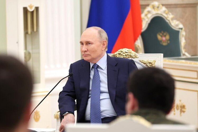    Владимир Путин поддержал намерение Казани принять юношеские Исламские игры Фото: kremlin.ru
