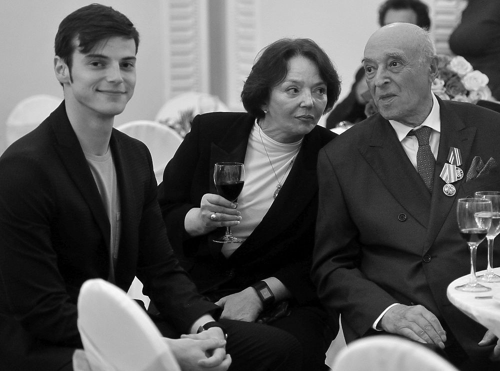 Раиса Этуш с отцом Владимиром Этушем и своим сыном (внуком). 