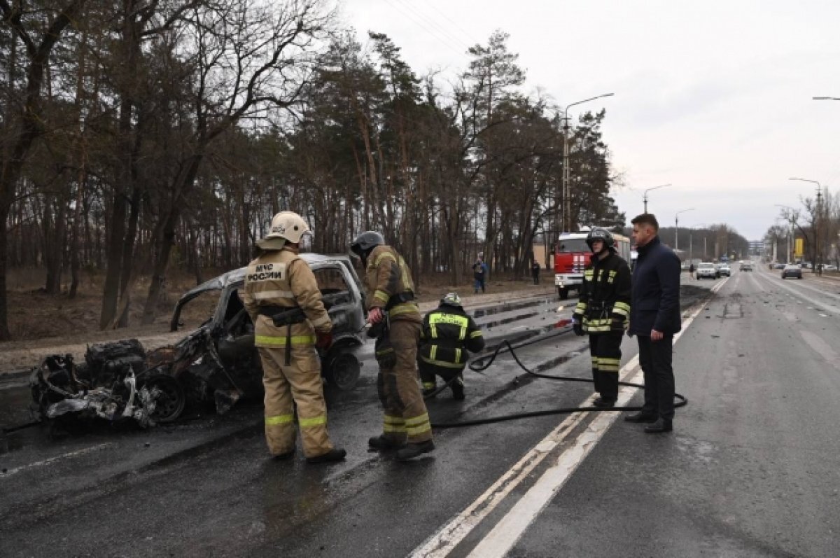    В Сети опубликовали момент попадания снаряда ВСУ по машине в Белгороде