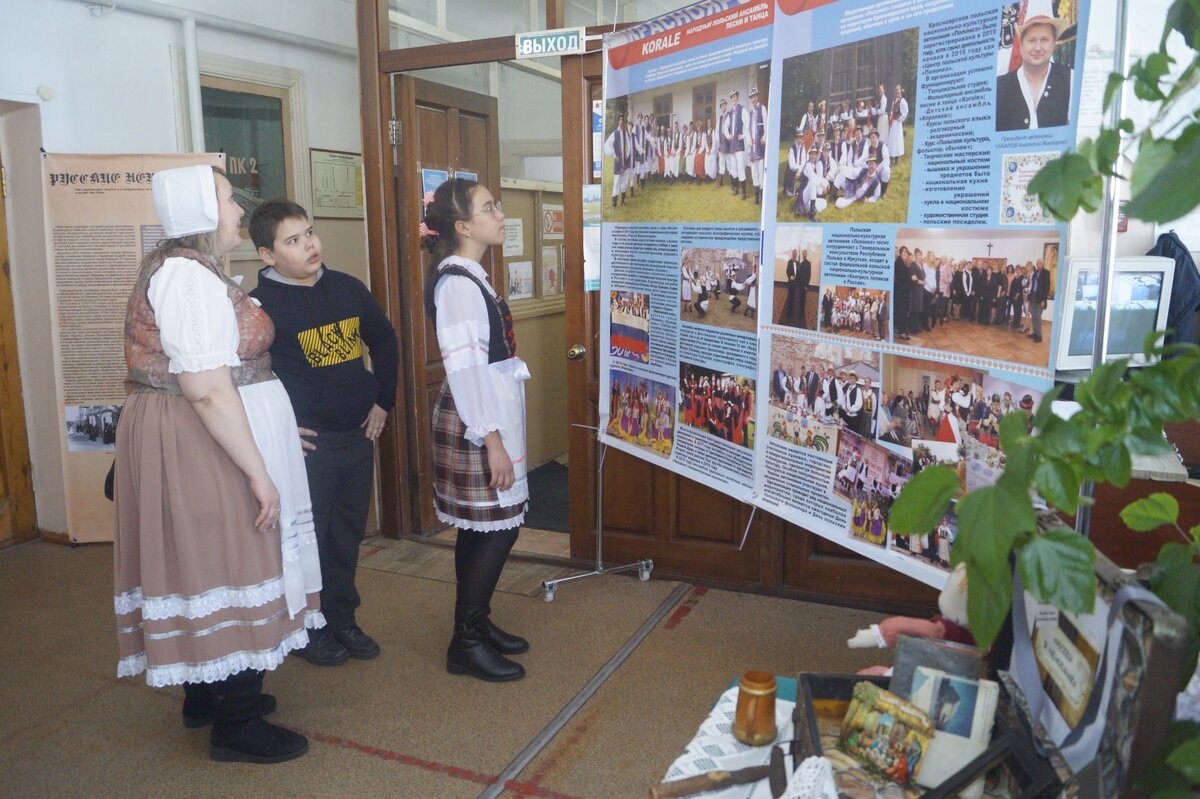 Кочующий фестиваль "Сибирь - наш дом" в рамках проекта "На Родине... вдали от дома". Этот фестиваль был организован в рамках Грантовой программы Красноярского края "Партнёрство" и собрал множество людей, интересующихся традициями и культурой разных народов (ОО КРНКАН).