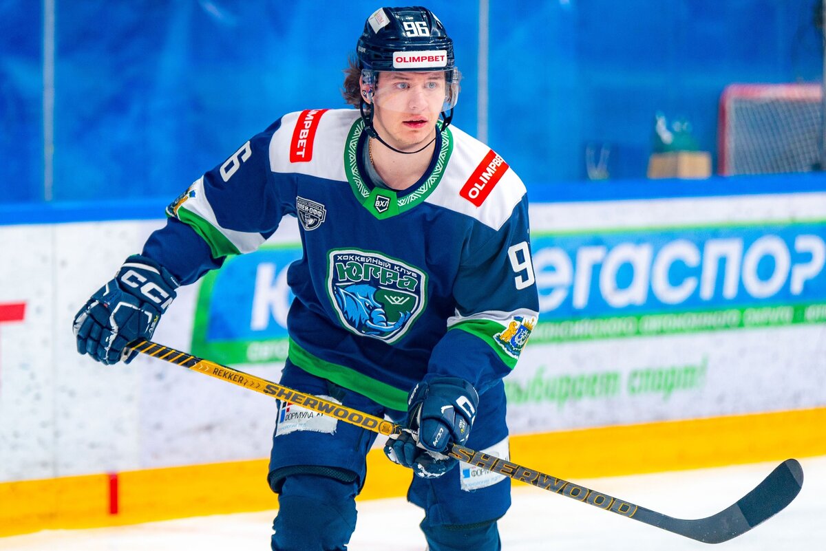    Хоккейная «Югра» рассказала о состоянии игрока, которого унесли на носилках со льда