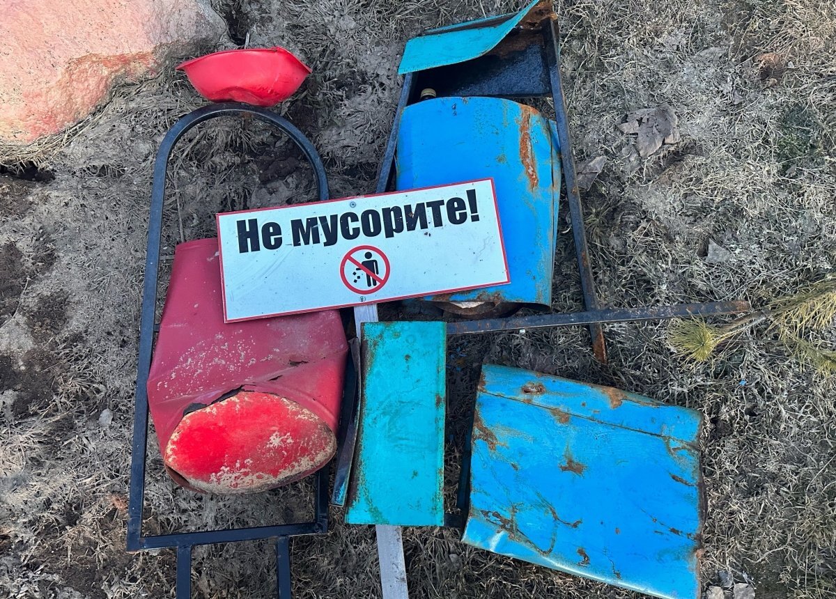    Вандалы разгромили общественную территорию великолукской деревни