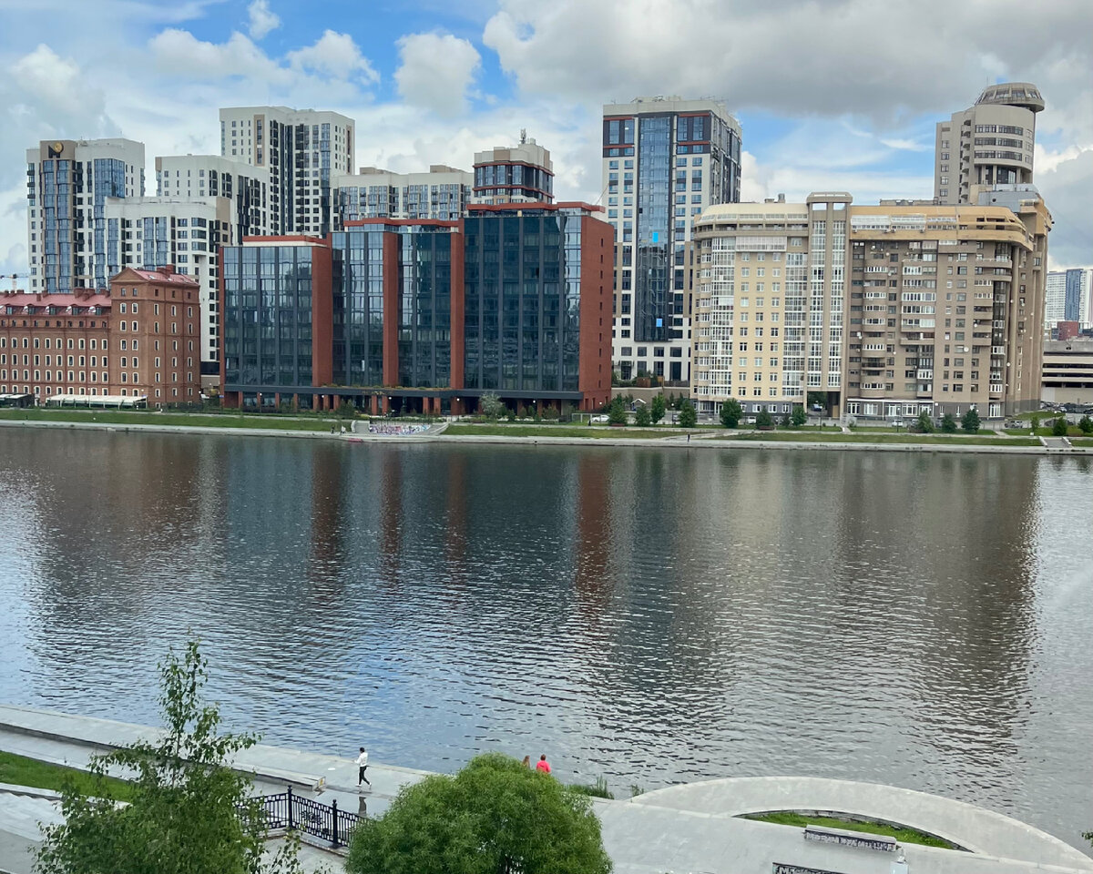 Вид на город из Ельцин-центра, фото моё