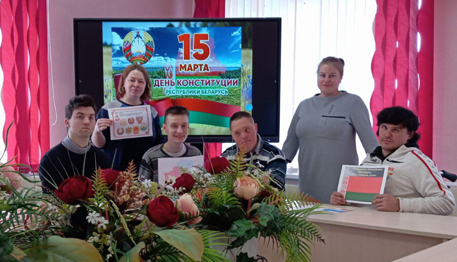     Накануне Дня Конституции Республики Беларусь в Копыльском ТЦСОНе состоялся информационный час