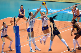 тренировка по волейболу. спортивная подготовка по волейболу. спорт в школе волейбол. физическая подготовка в волейболе. тренировки по волейболу для детей.