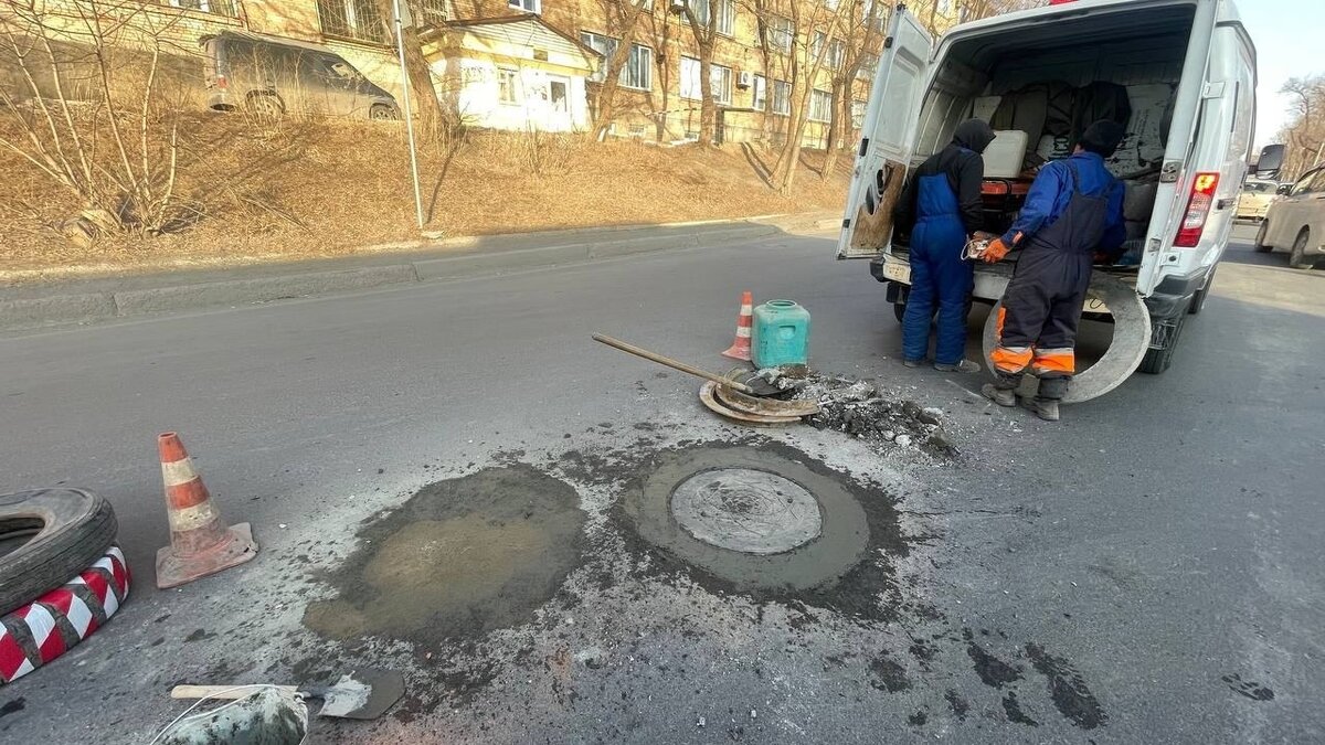     Дорожные предприятия Владивостока в ближайшее время заменят 195 канализационных люков в городе. Все они антивандальные.