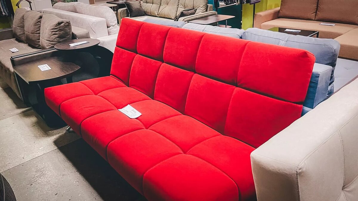     Весной начинается сезон строительства и ремонта. Однако цены растут не только на саму недвижимость, но на мебель. Эксперты объяснили, что практически половина стоимости объектов интерьера составляют импортные детали.