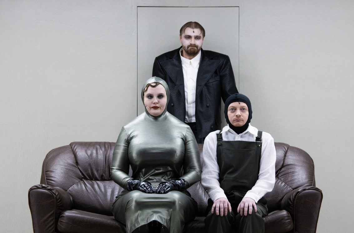 Режиссёр — Талгат БАТАЛОВ. Премьера состоялась 1 апреля 2022 года. БЛИЖАЙШИЕ ДАТЫ СПЕКТАКЛЯ 2024 г.:  Март: 15 Апрель:5
