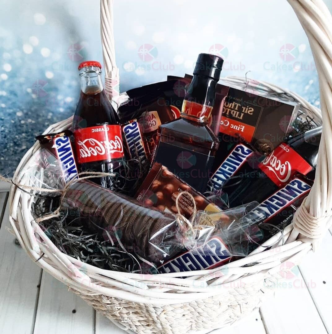 Alco gift. Подарочные наборы с маленькими бутылочками. Алкогольный букет для мужчины. Подарок в коробке для мужчины. Alco gift.