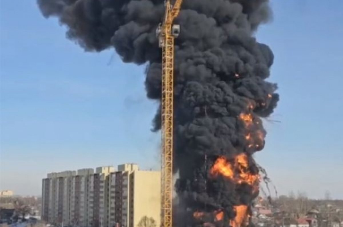 Появилось видео с места крупного пожара в доме на Бурашевском шоссе в Твери  | АиФ–Тверь | Дзен