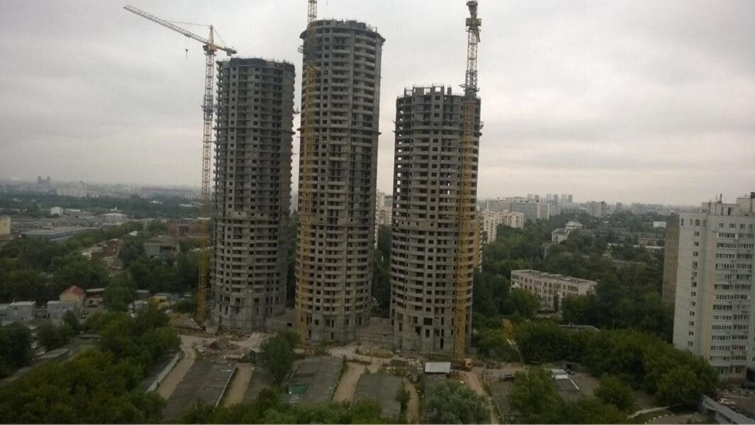 Один из "знаменитых" долгостроев столицы в Новых Черемушках