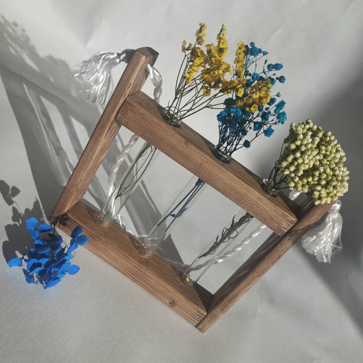 Ваза , в которую можно поместить  живые цветы