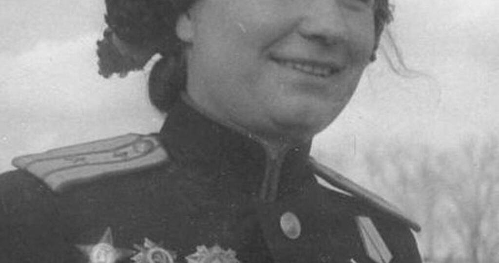 «Сбросили бомбы, с замиранием сердца ждем». Как лучшая летчица полка Серафима Амосова наводила ужас на немцев?