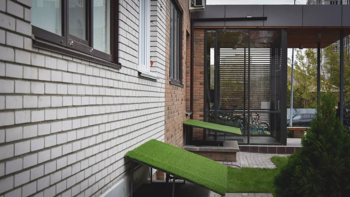     Аренда квартир представляет собой хлопотное занятие, требующее тщательного изучения рынка. Необходимо рассмотреть различные варианты снятия жилья, учесть местоположение, состояние и обстановку квартиры.