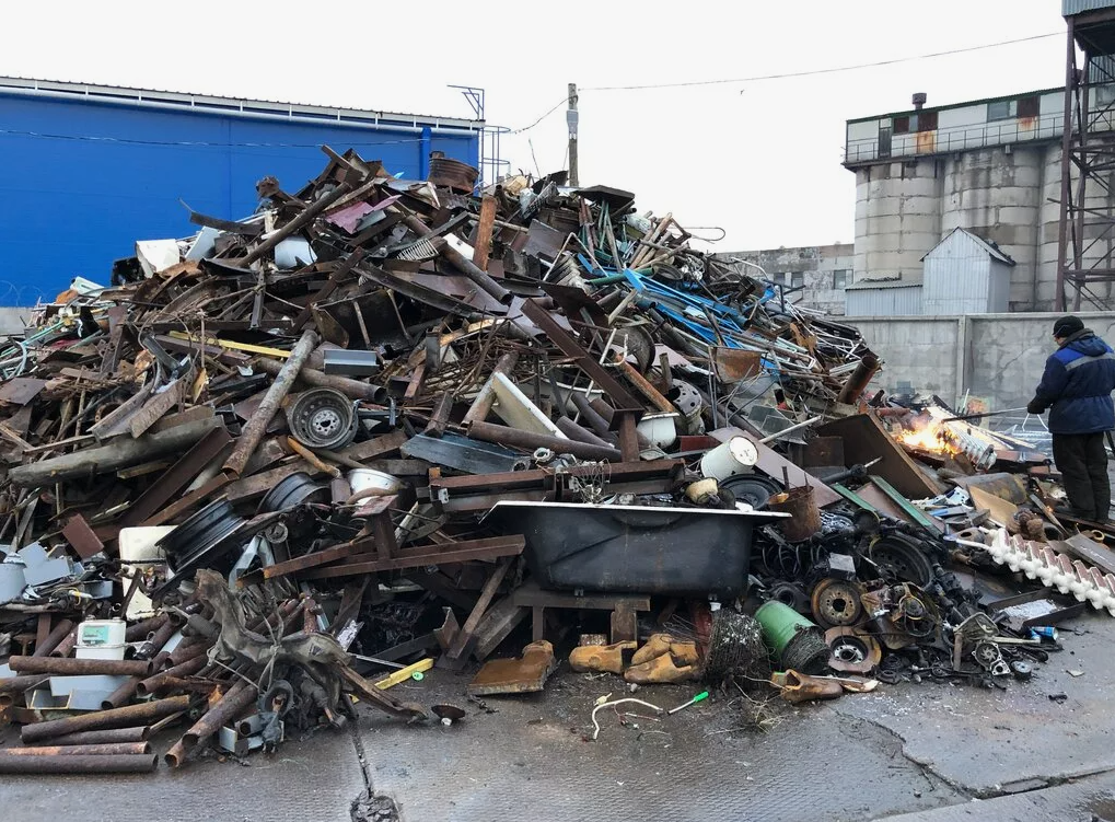 черный металлолом. куча металлолома. металлолом. черный металлолом. черный металлолом.