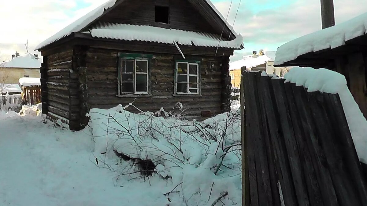 Старый дом пенсионерки нуждается в реконструкции, но чиновники запрещают стройку