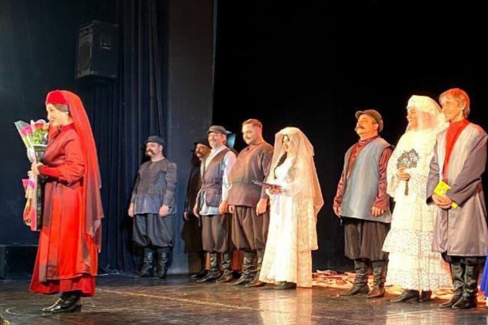    Херсонские артисты на столичной сцене с премьерой спектакля "Ханума" Фото: ТГ-канал ХОРАМДТ