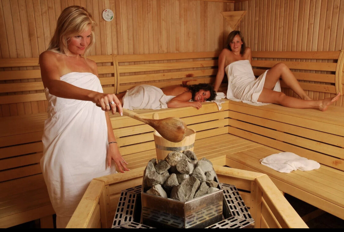 Девушки в баньке 