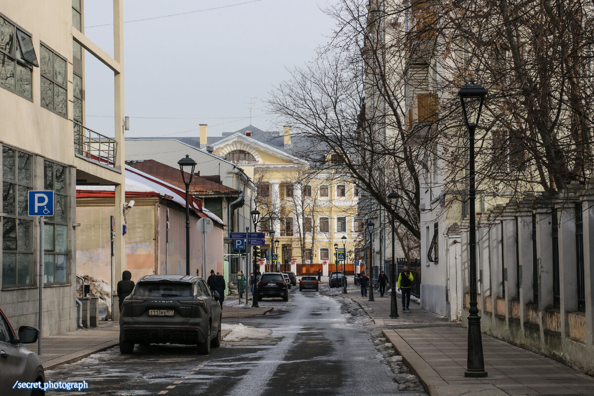 Малый Харитоньевский переулок и Училище митрополита Филарета для девиц  духовного звания | Тайный фотограф Москвы | Дзен