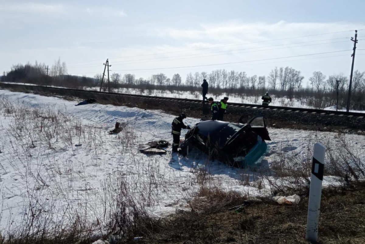 В Курской области автомобиль столкнулся с локомотивом: погиб мужчина |  АиФ-Черноземье | Дзен