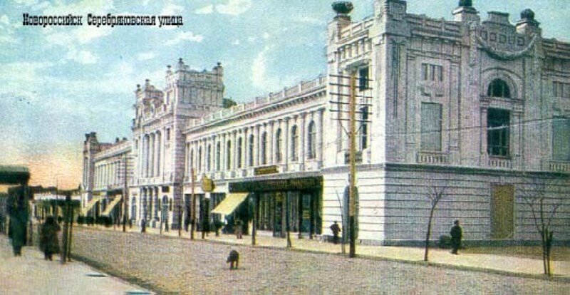 источник https://bloknot-novorossiysk.ru/news/zdaniya-dolgozhiteli-v-novorossiyske-910525